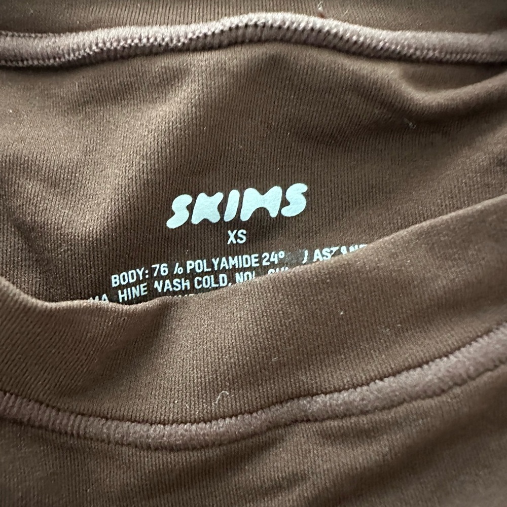 Skims Long Sleeve Bodysuits ( 2) - Picture 5 of 7